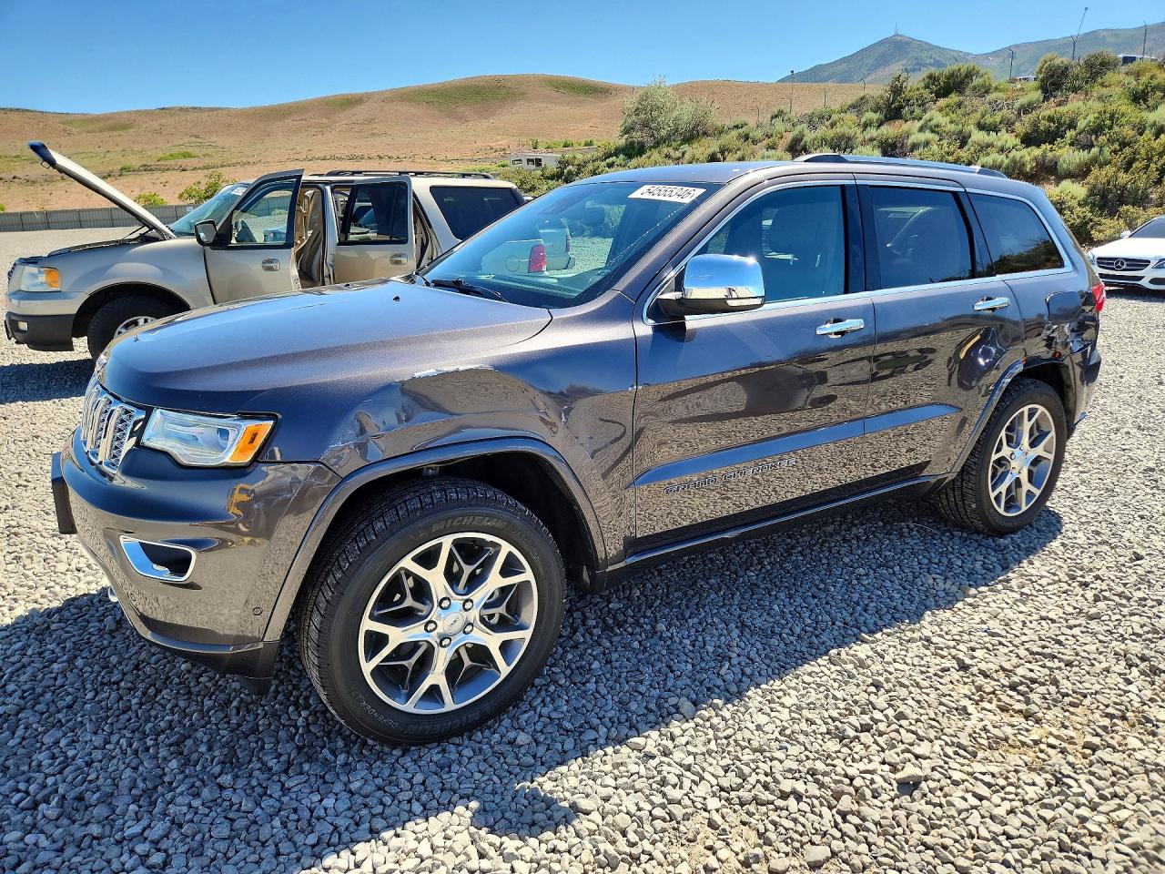 Salvage Jeep Cherokee Image