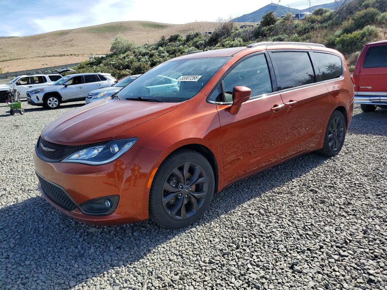 Salvage Chrysler Pacifica Image