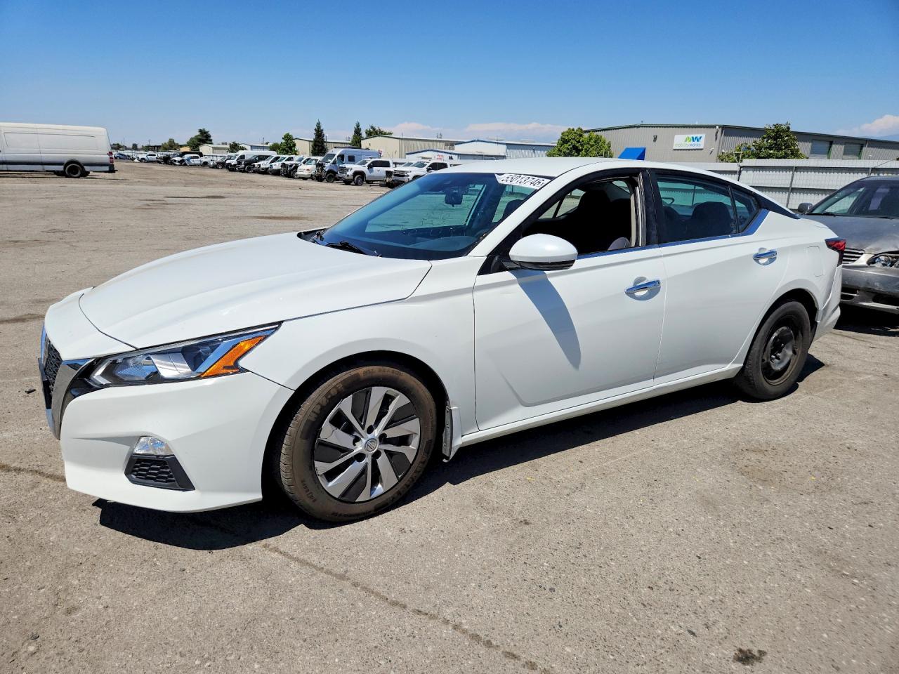 Salvage Nissan Altima Image