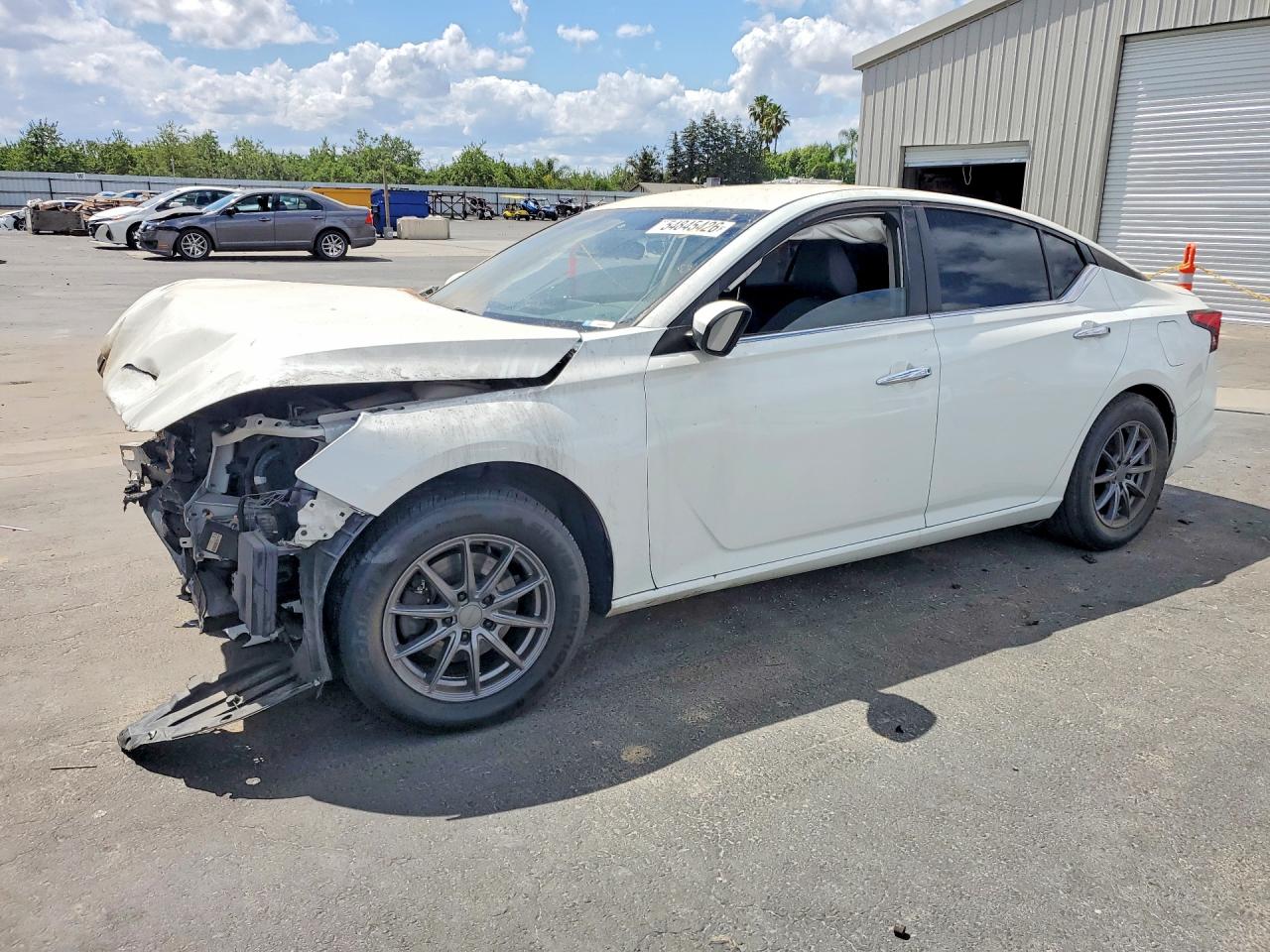 Salvage Nissan Altima Image