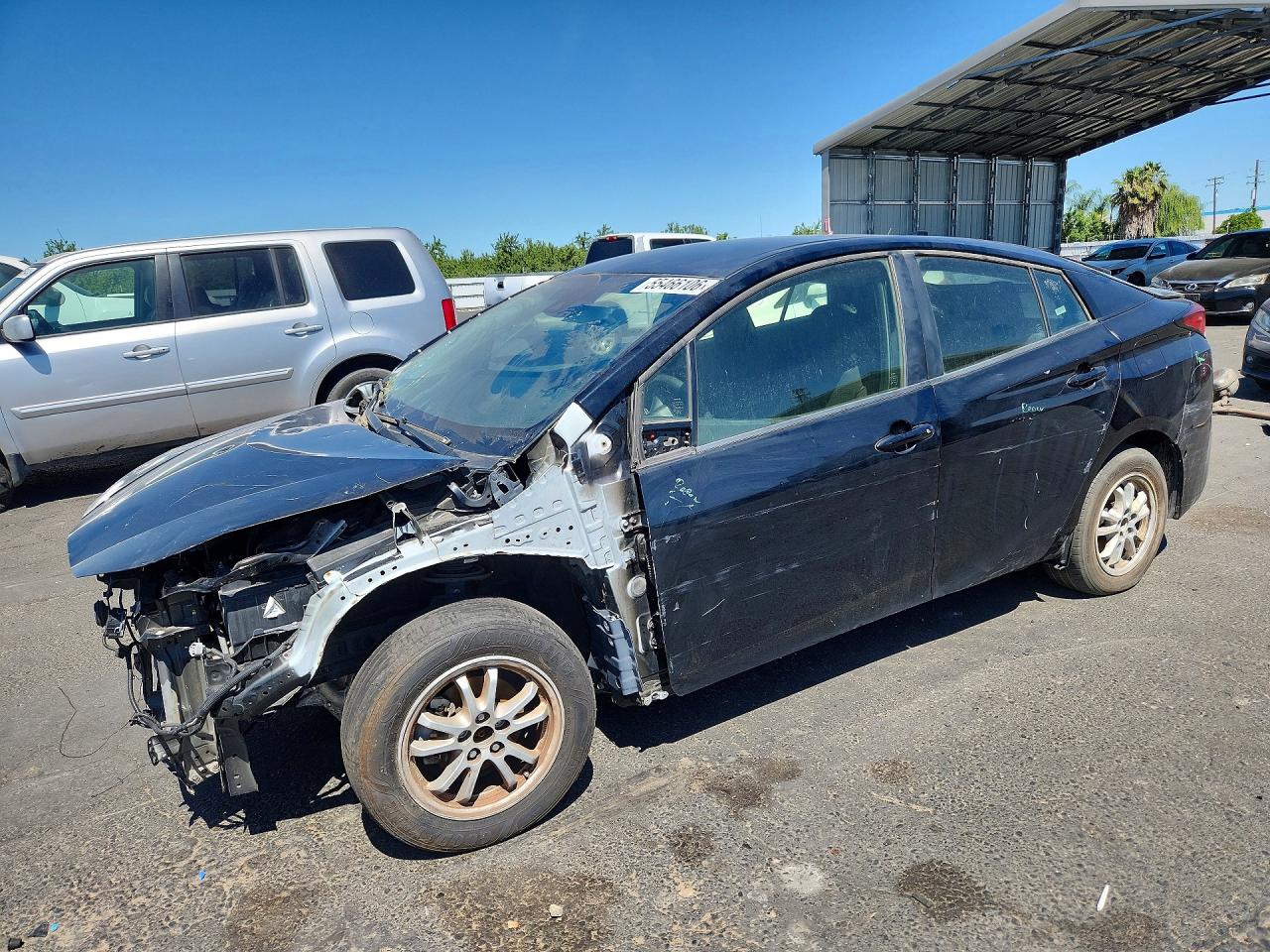 Salvage Toyota Prius Image