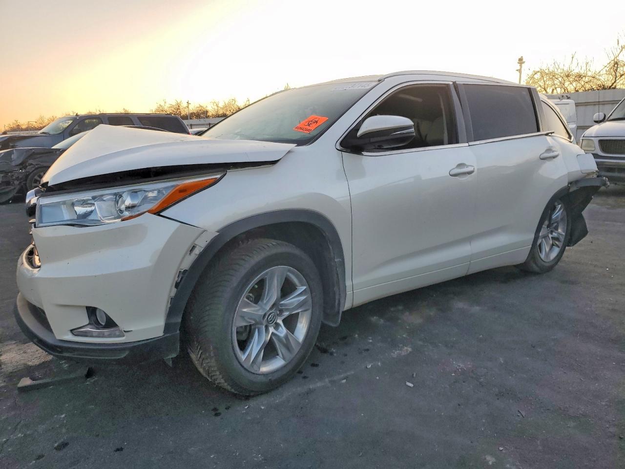 Salvage Toyota Highlander Image