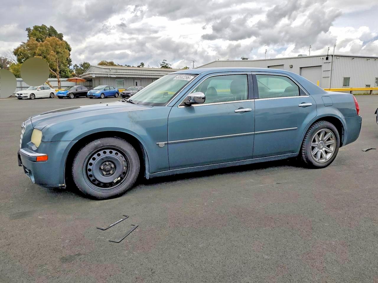Salvage Chrysler 300 Image