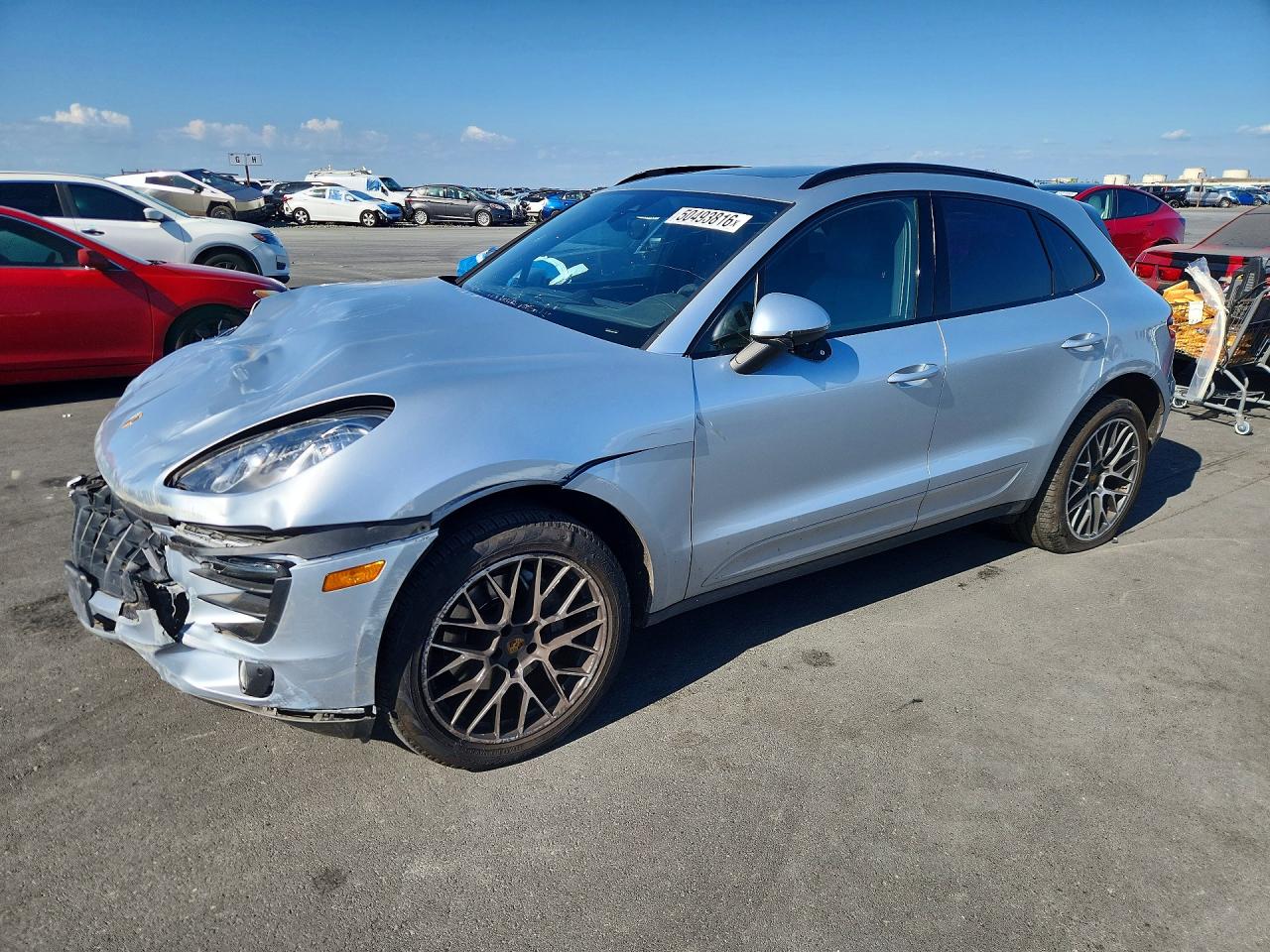 Salvage Porsche Macan Image