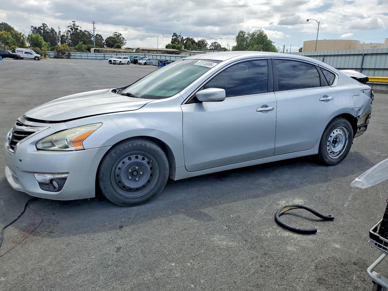 Salvage Nissan Altima Image