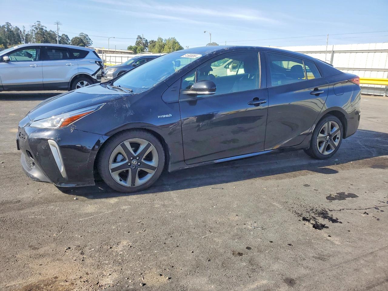 Salvage Toyota Prius Image