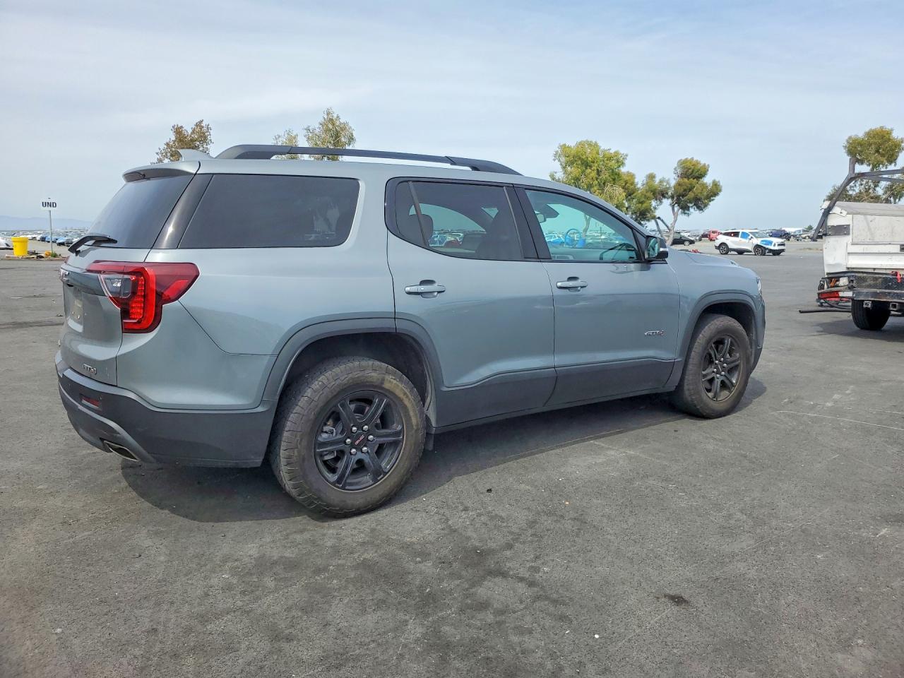 GMC Acadia At4