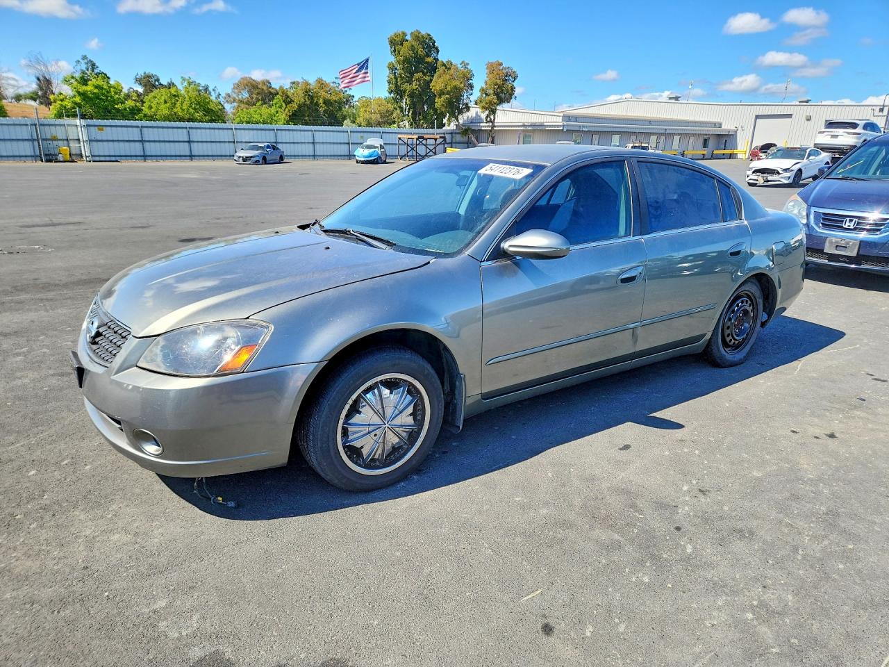 Salvage Nissan Altima Image