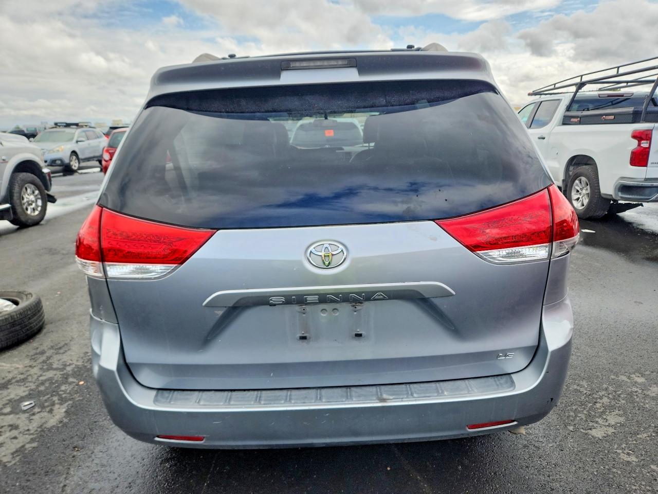 Toyota Sienna Le