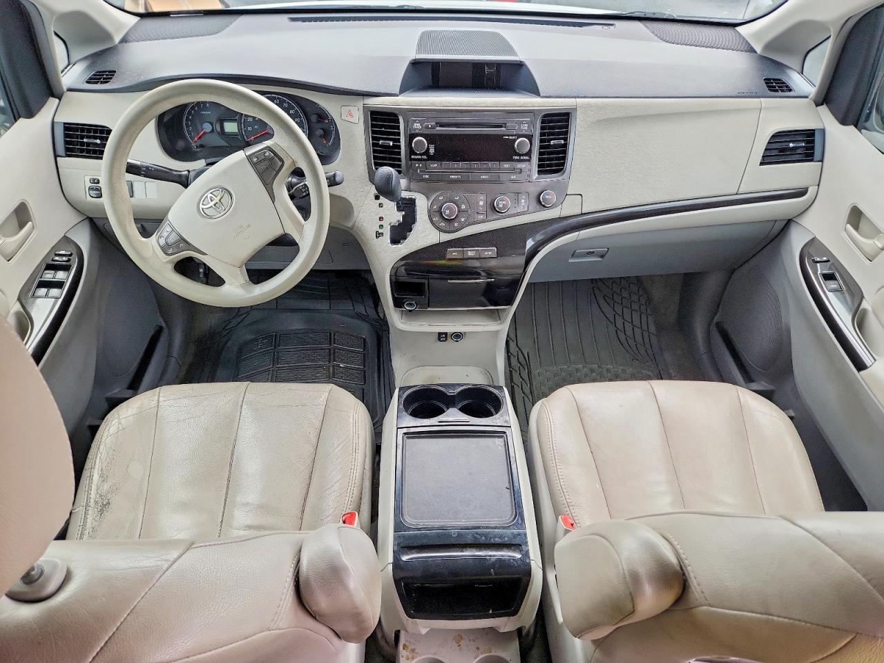 Toyota Sienna Le