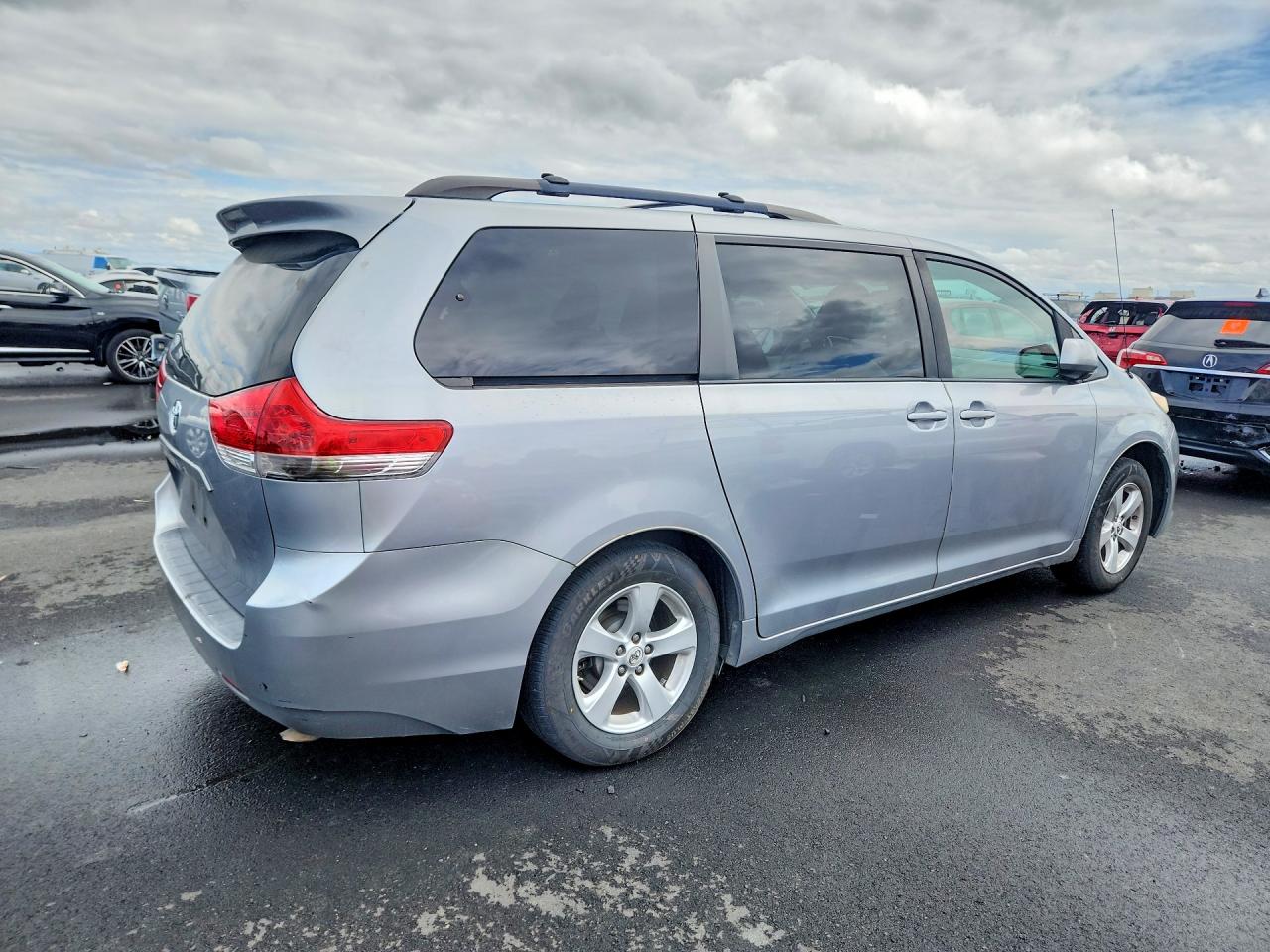 Toyota Sienna Le
