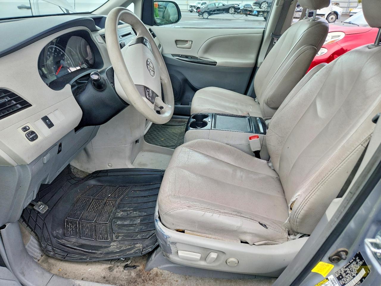 Toyota Sienna Le