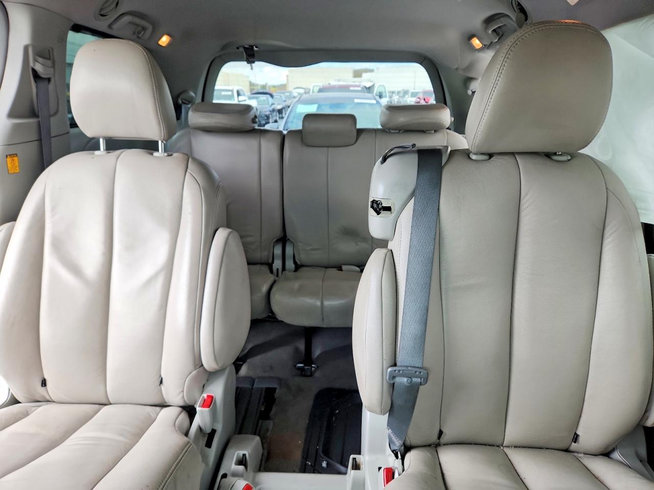 Toyota Sienna Le