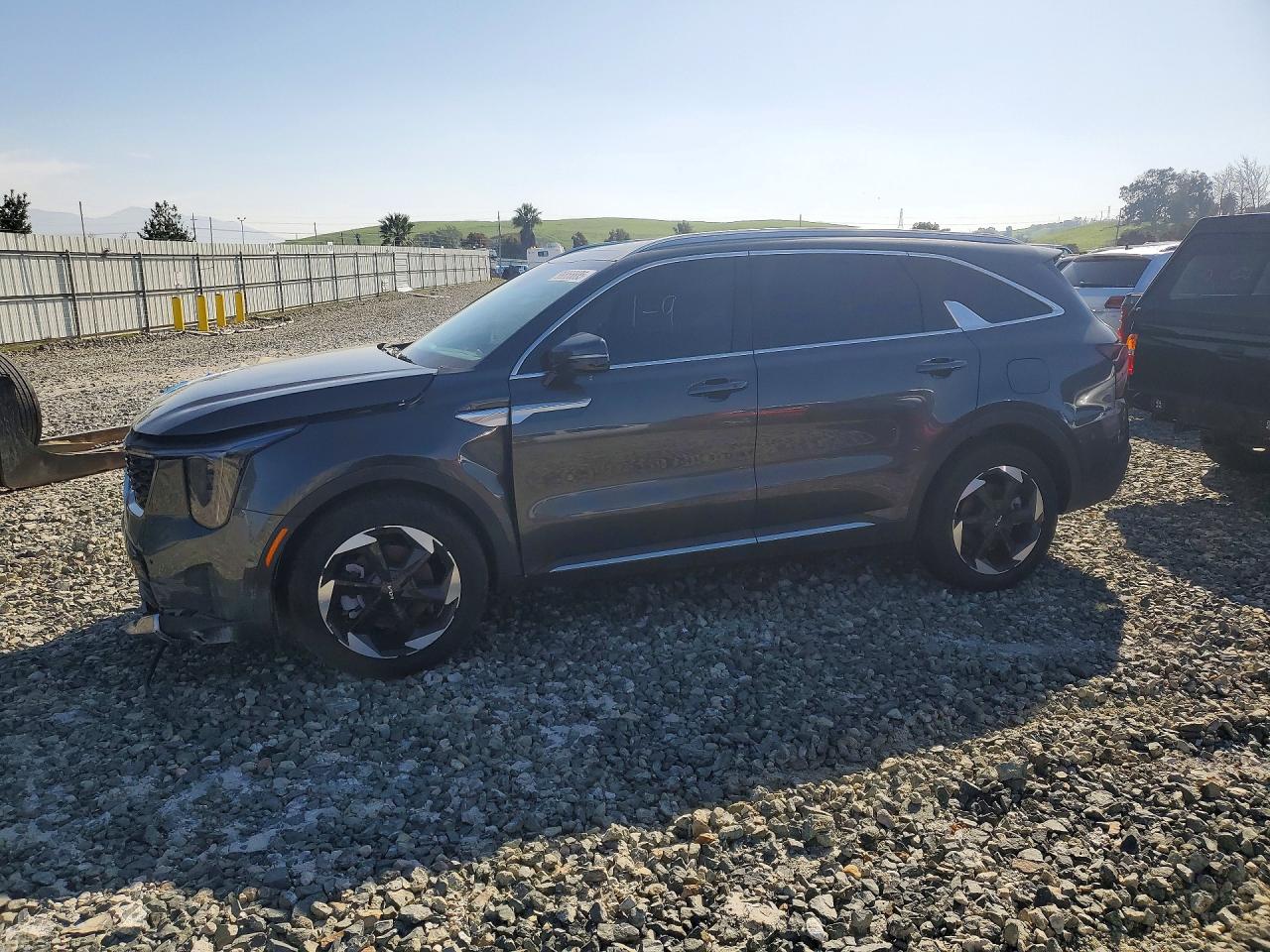 Salvage Kia Sorento Image