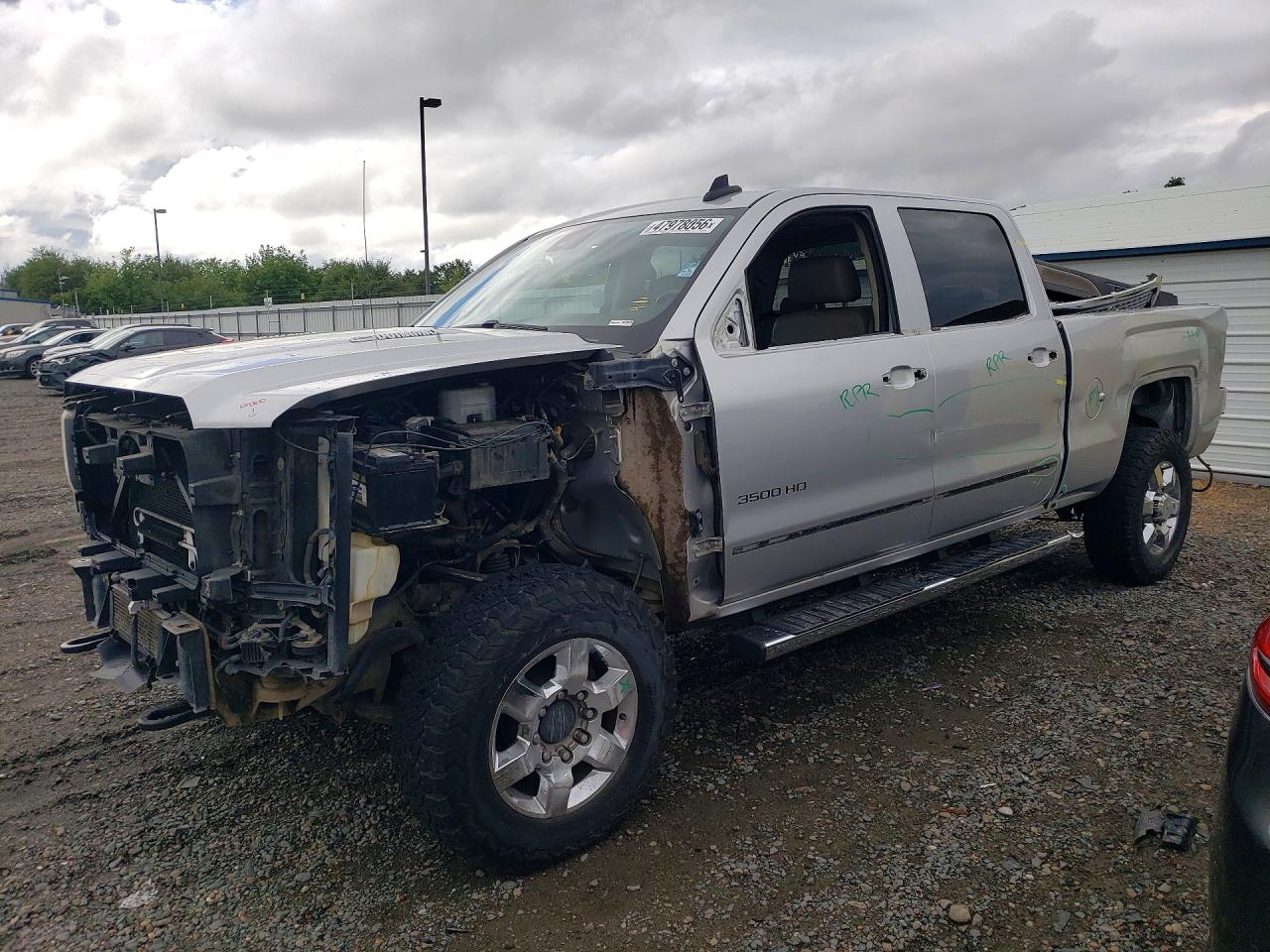 Salvage GMC Sierra Image
