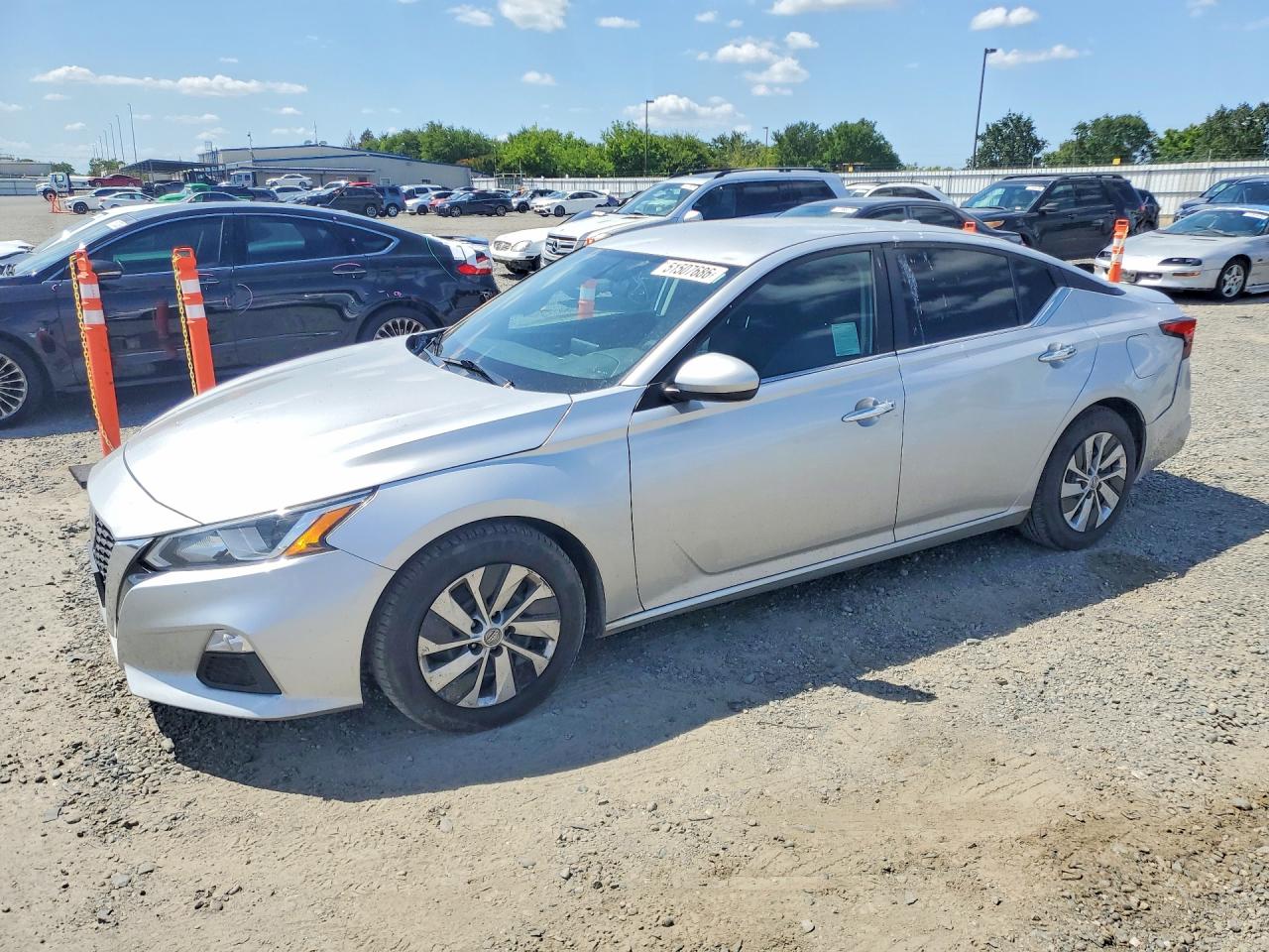 Salvage Nissan Altima Image