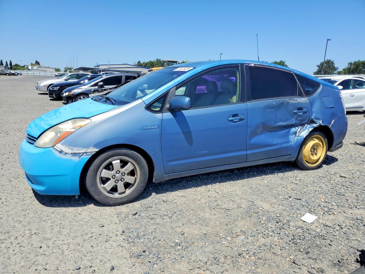 Salvage Toyota Prius Image