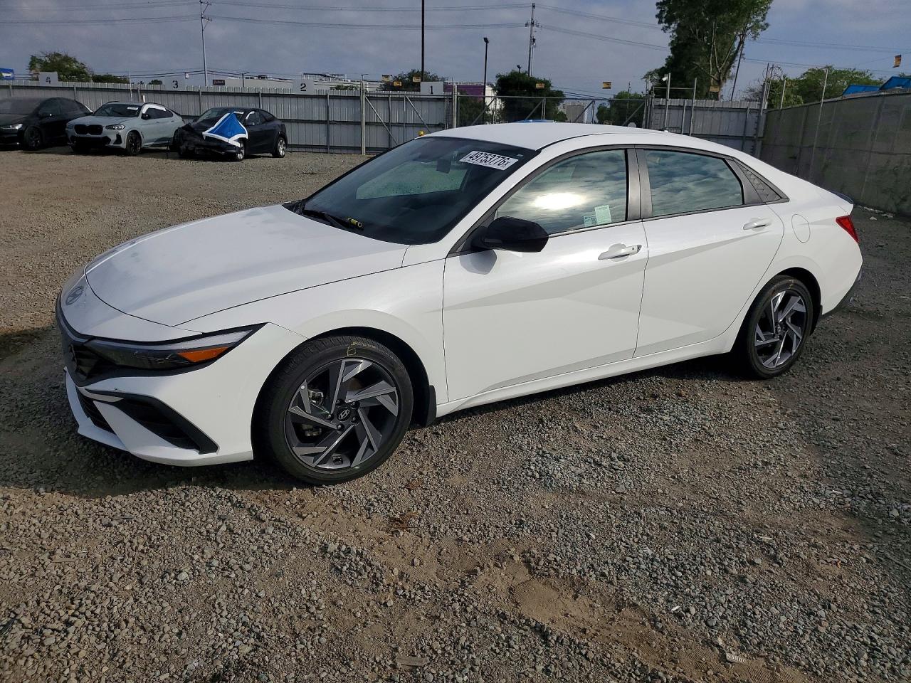 Salvage Hyundai ELANTRA Image