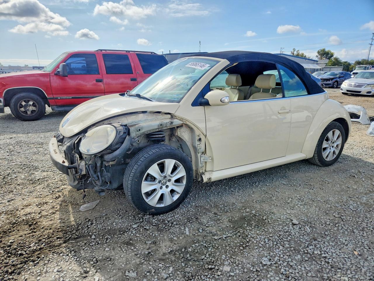 Salvage Volkswagen Beetle Image
