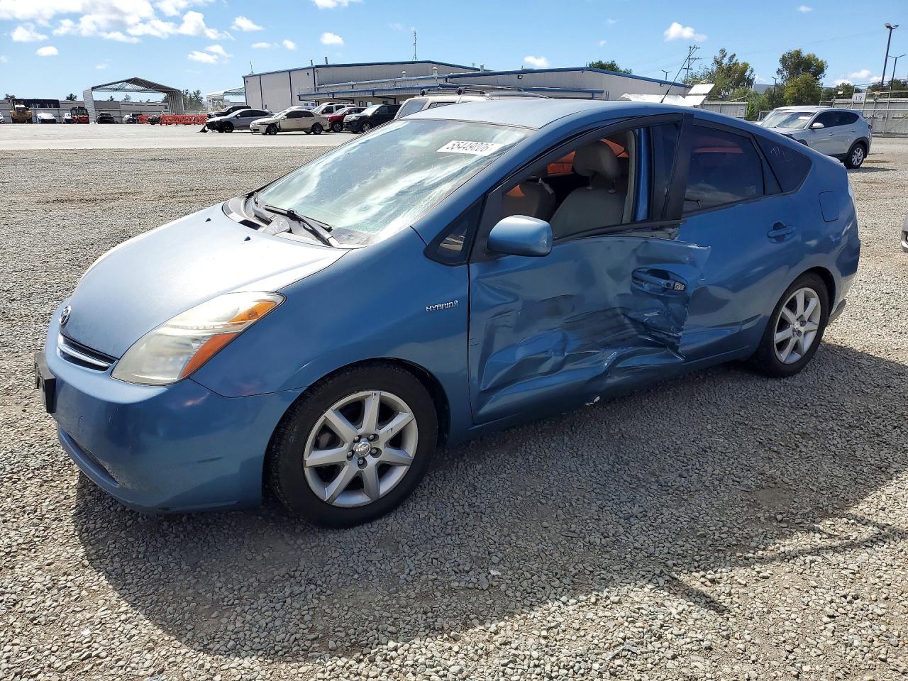 Salvage Toyota Prius Image