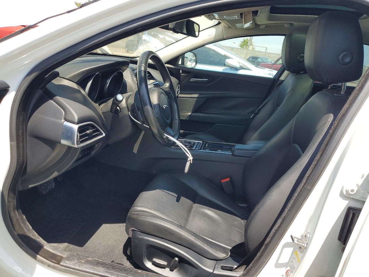 Jaguar XE Premium