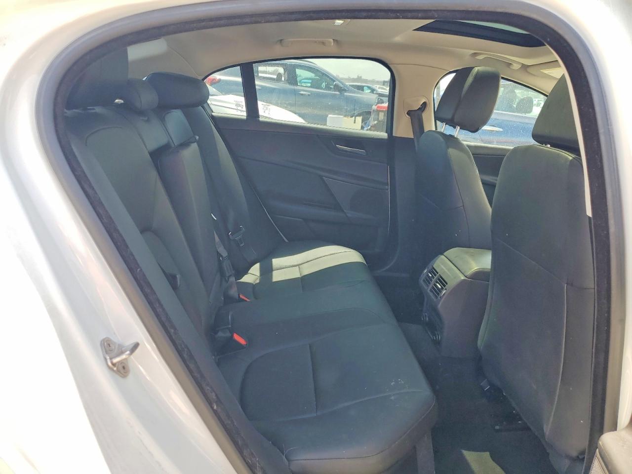Jaguar XE Premium