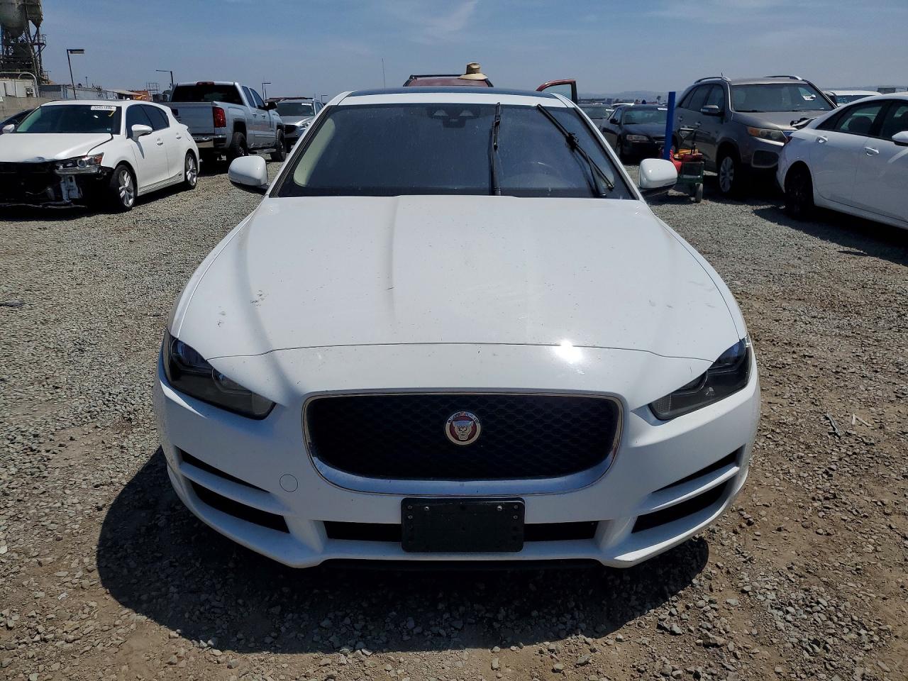 Jaguar XE Premium