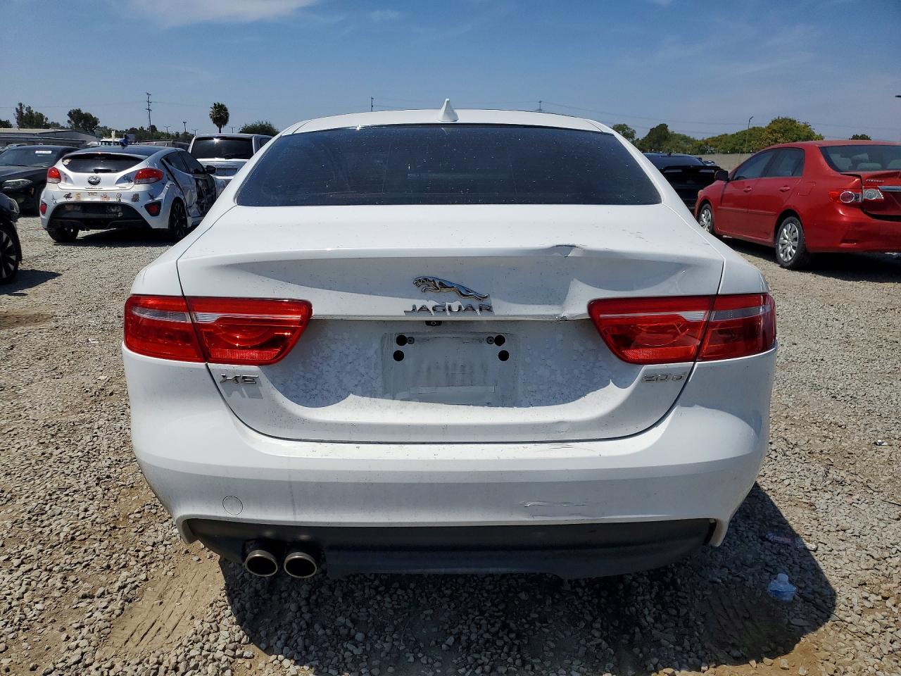 Jaguar XE Premium