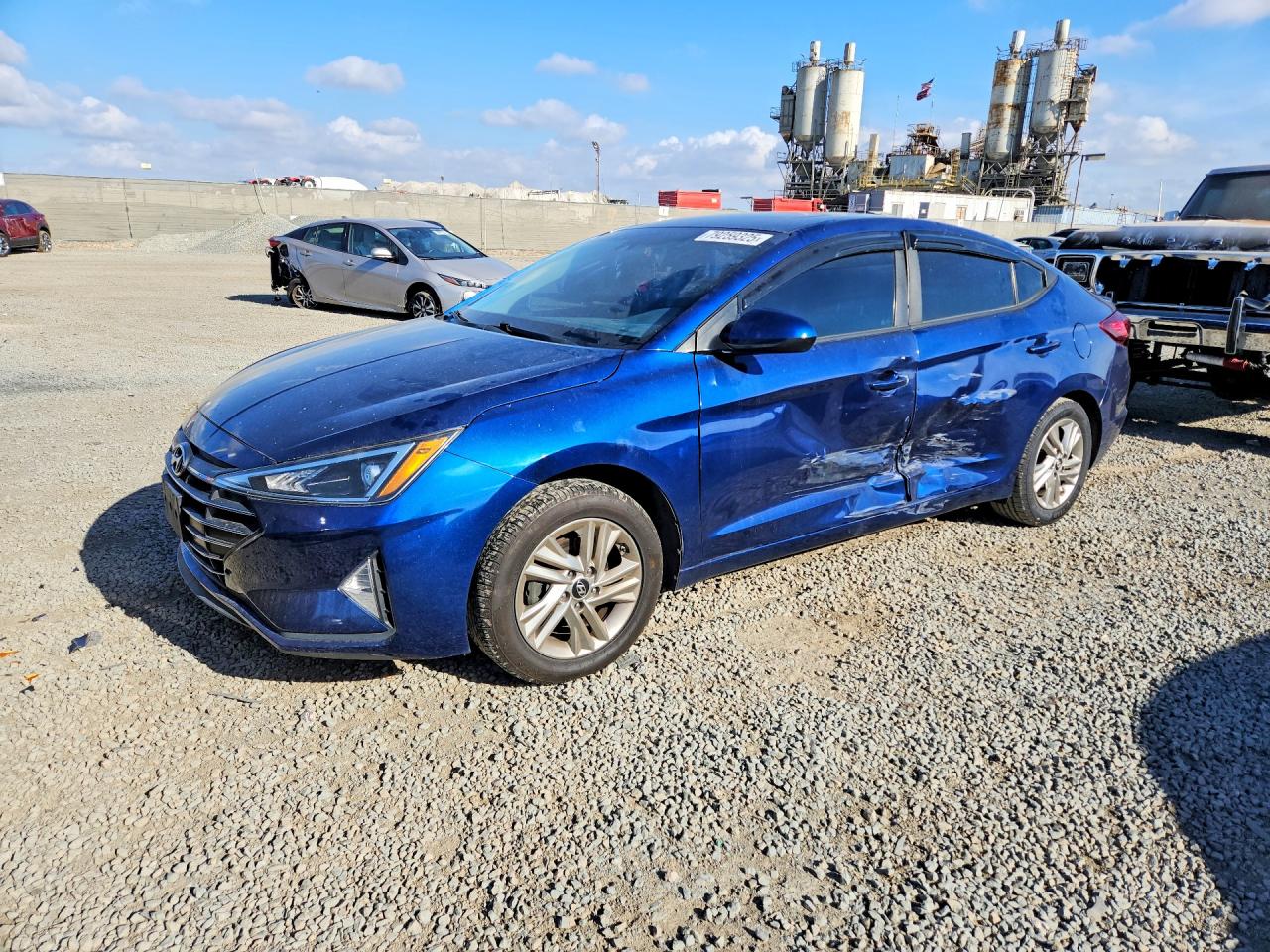 Salvage Hyundai ELANTRA Image