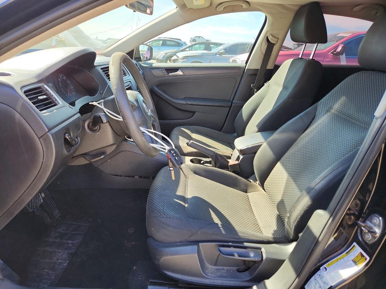 Volkswagen Jetta Base