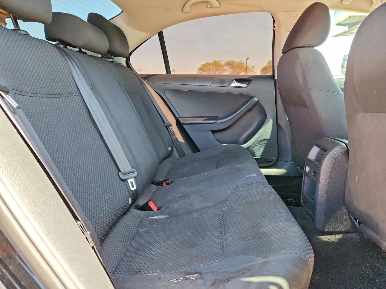 Volkswagen Jetta Base