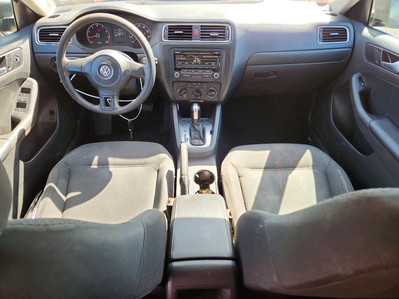 Volkswagen Jetta Base