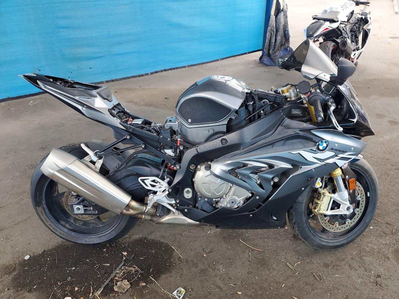 Salvage BMW S Image