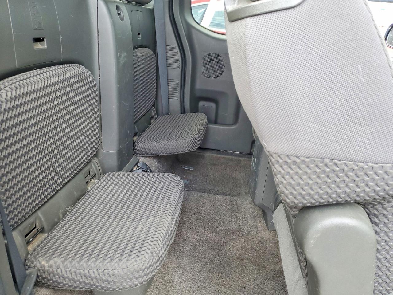 Nissan Frontier Sv V6