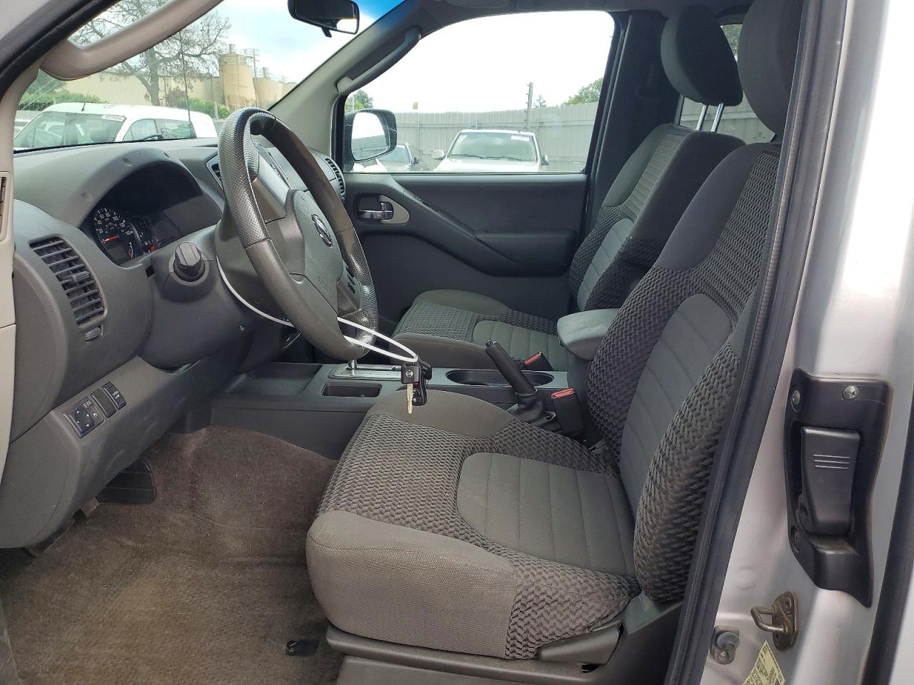 Nissan Frontier Sv V6