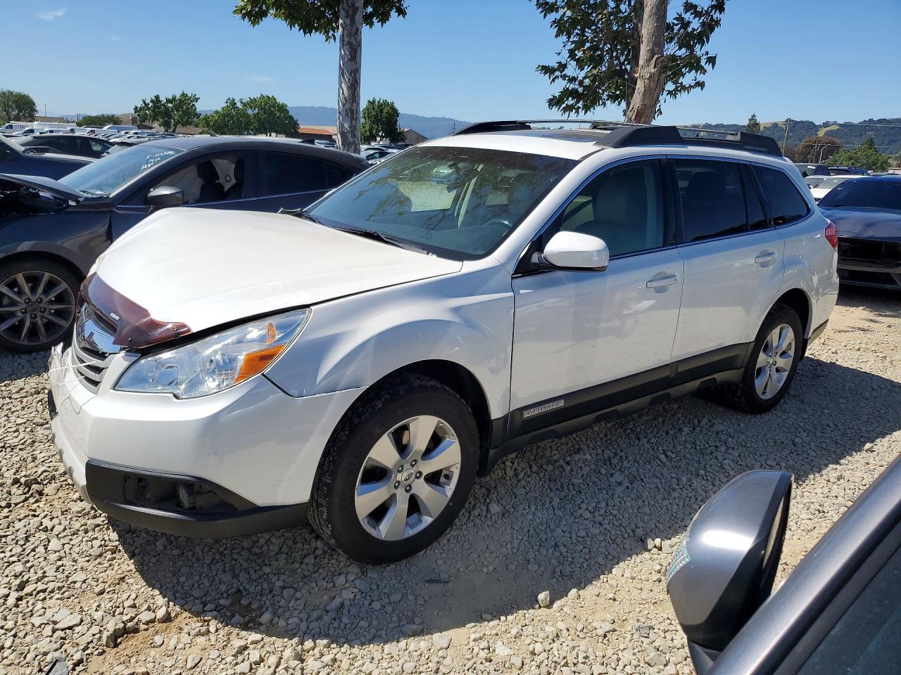 Salvage Subaru Outback Image