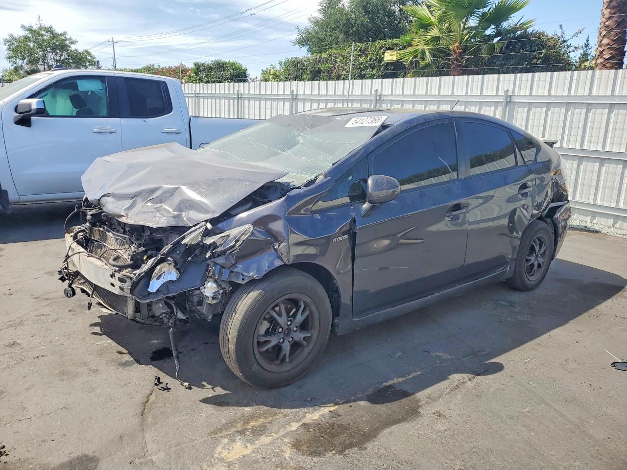 Salvage Toyota Prius Image
