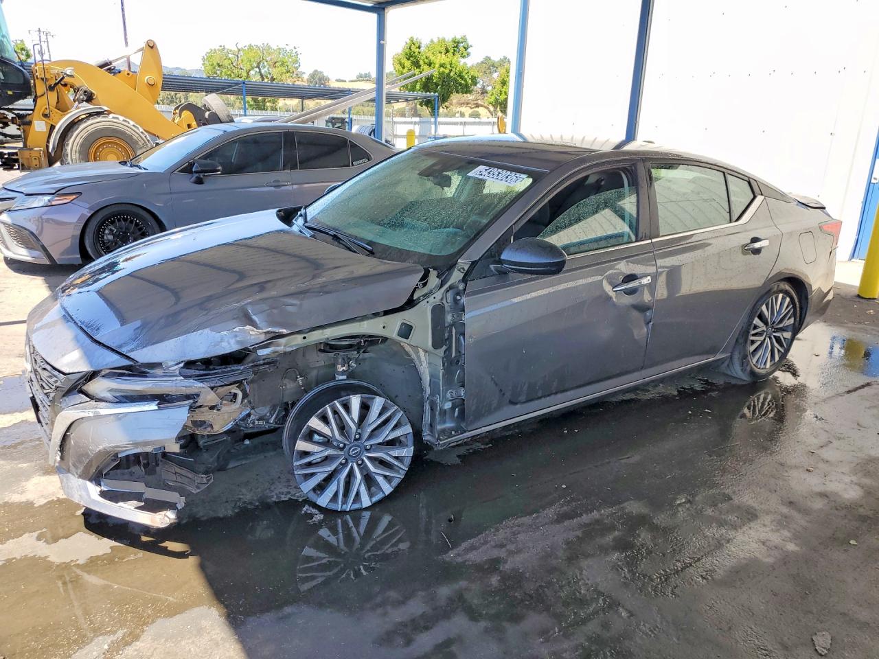 Salvage Nissan Altima Image