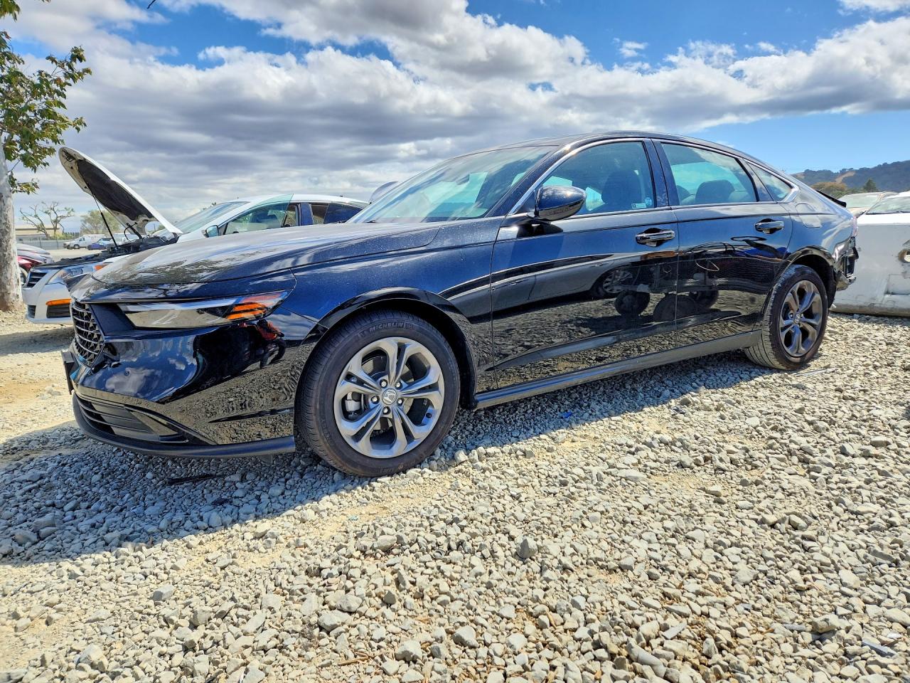 Salvage Honda Accord Image