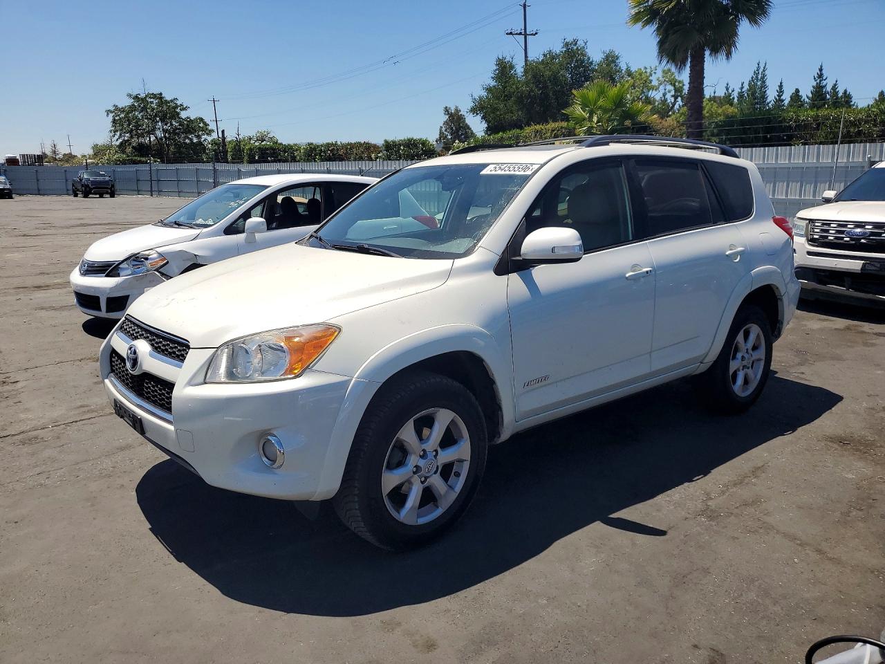 Salvage Toyota RAV4 Image