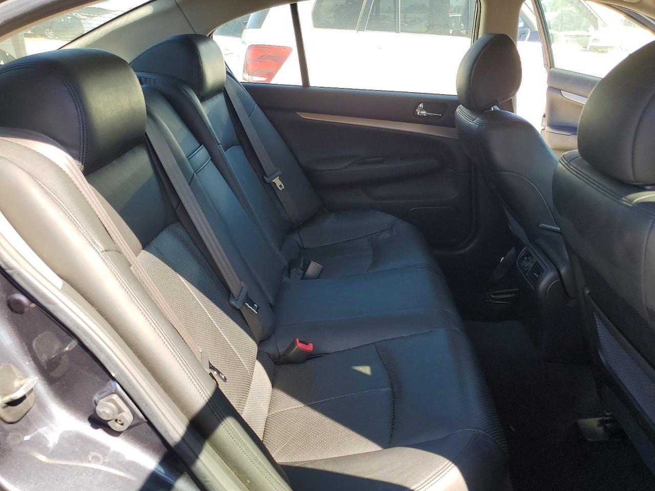 INFINITI G37 Base