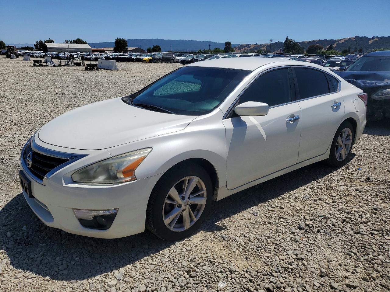 Salvage Nissan Altima Image