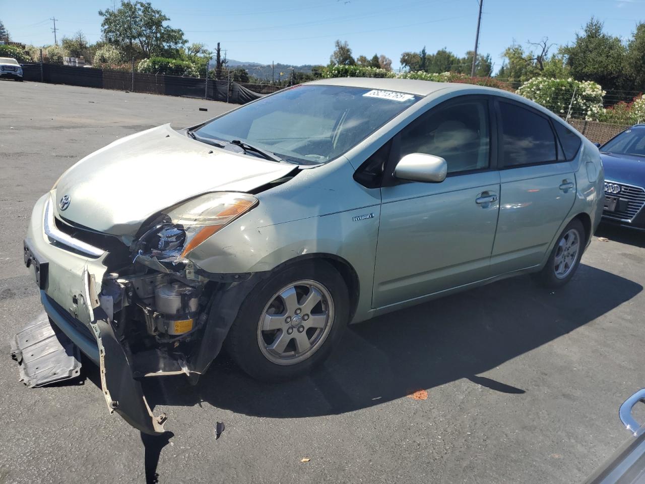 Salvage Toyota Prius Image
