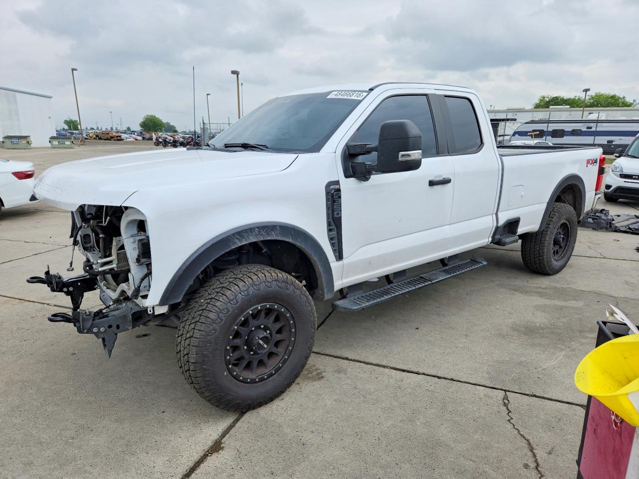 Salvage Ford F-350 Image