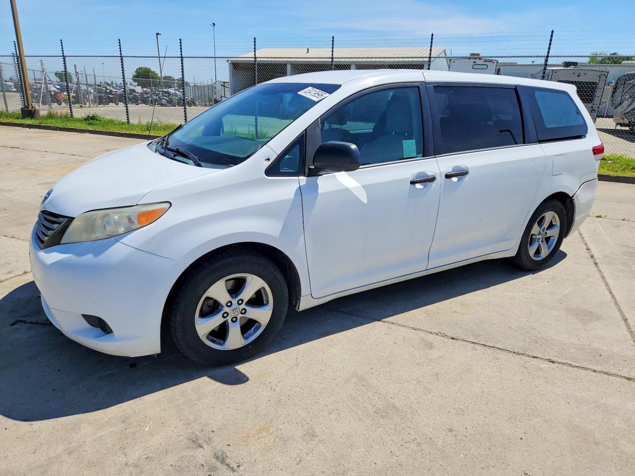 Salvage Toyota Sienna Image