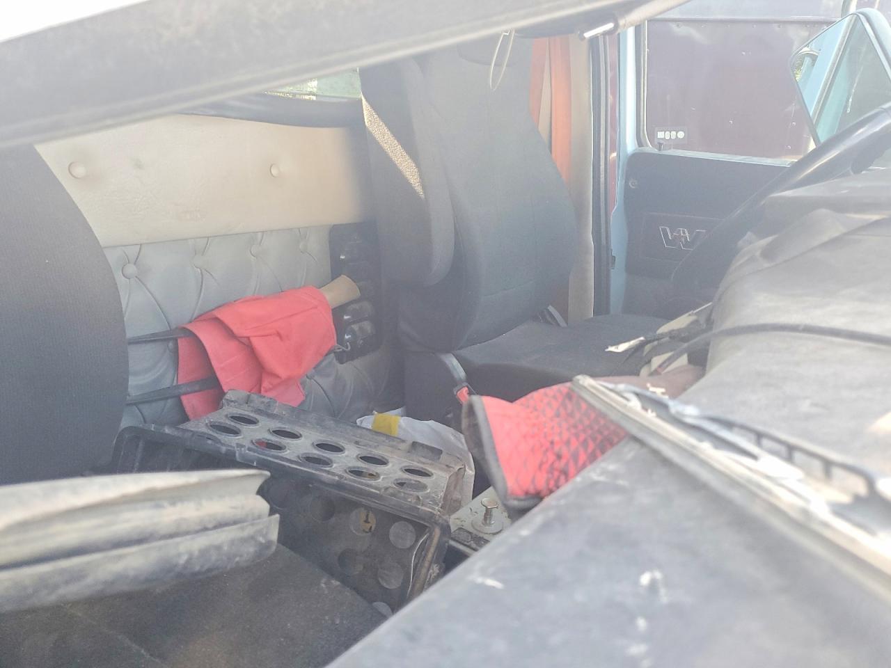 Western Star Auto Car Conventional 4700sb