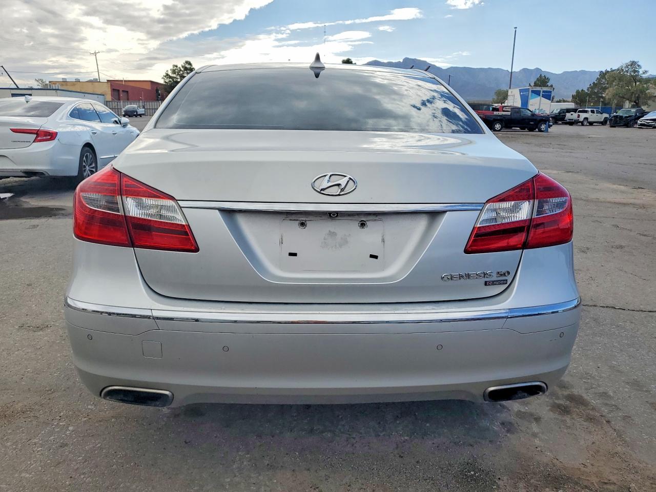 Hyundai Genesis 5.0l