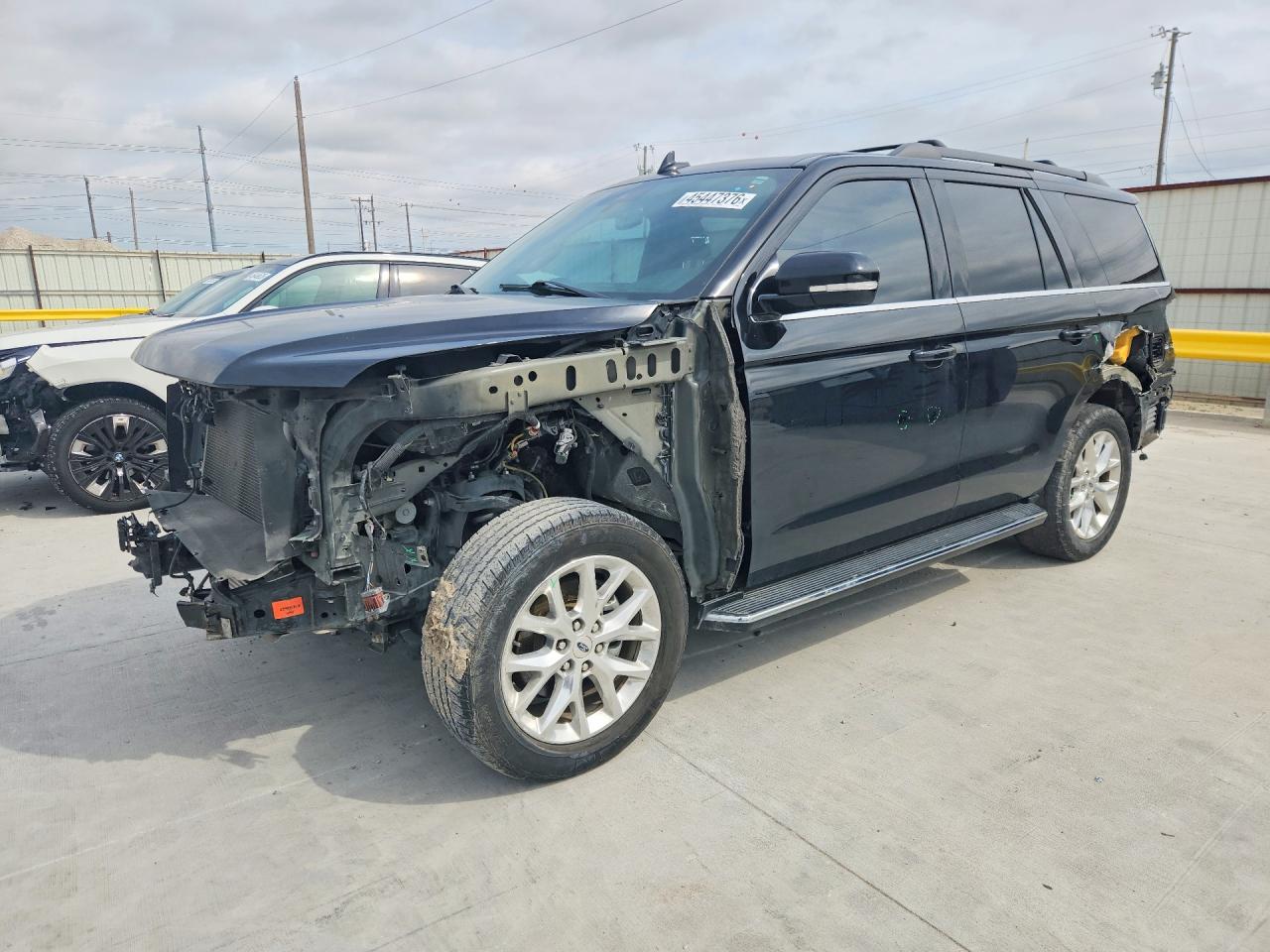 Salvage Ford Expedition Image
