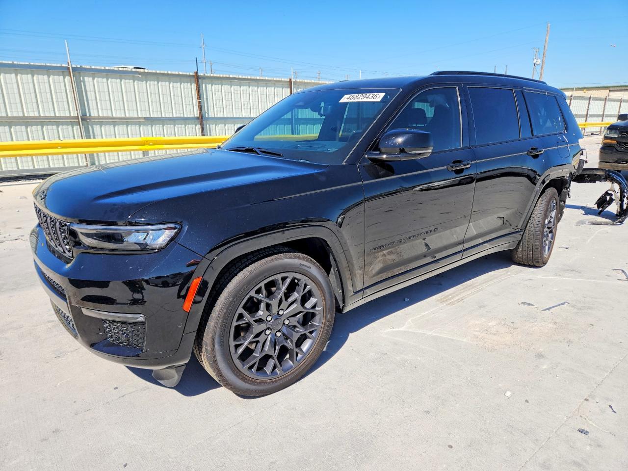 Salvage Jeep Cherokee Image