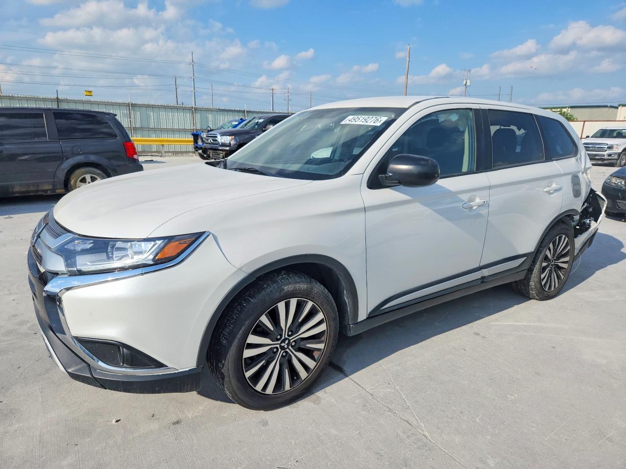 Salvage Mitsubishi Outlander Image